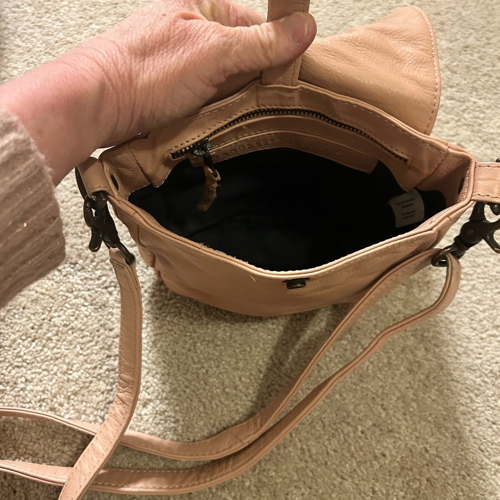 Wanderers Travel Co. Blush Pink Tan Leather Crossbody Bag - Picture 7 of 9